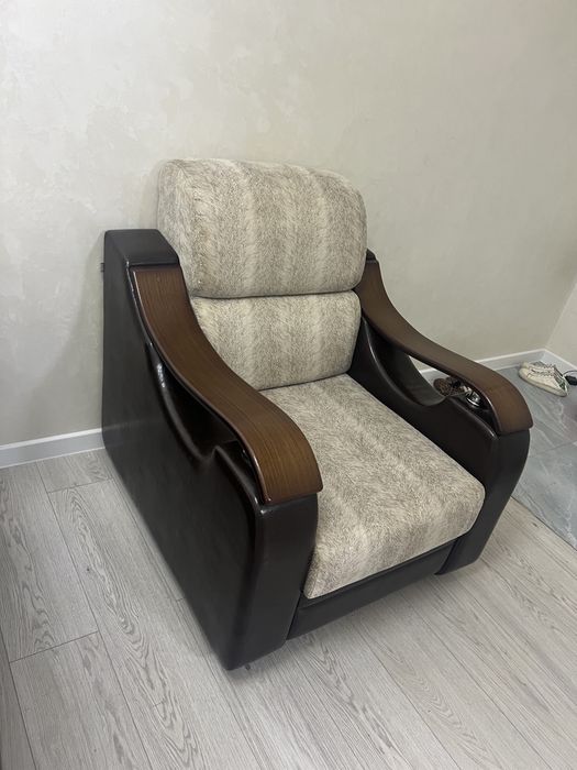 Диван кресло две штуки