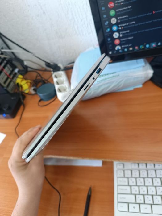 Frbby notebook  sotiladi