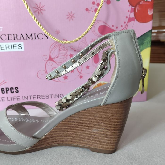 Босоножки кожаные