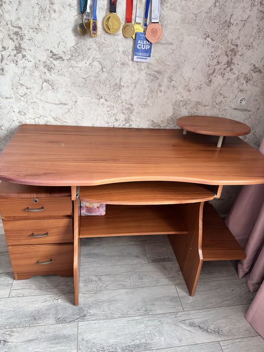 Компьютерный стол / письменный стол