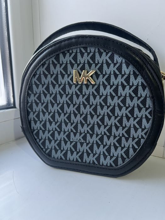 Сумки по 2 тыс ,нигде нет потертостей