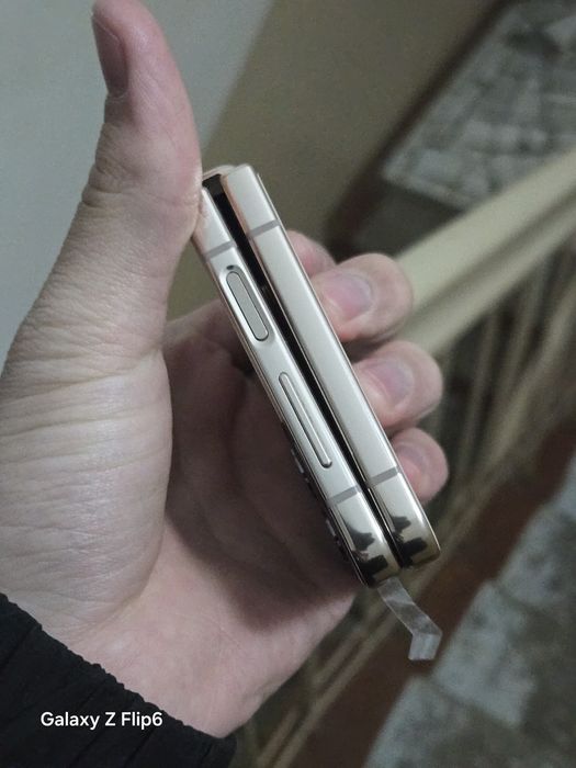 Samsung  Z flip 4   argnal