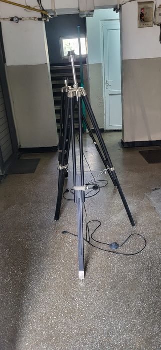 Lampa trepied la bucată