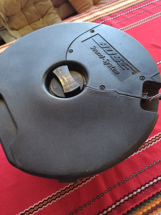 Субуфер BOSE,подходящ за автомобил