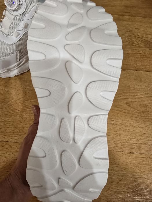 Новые лёгкие кроссовки