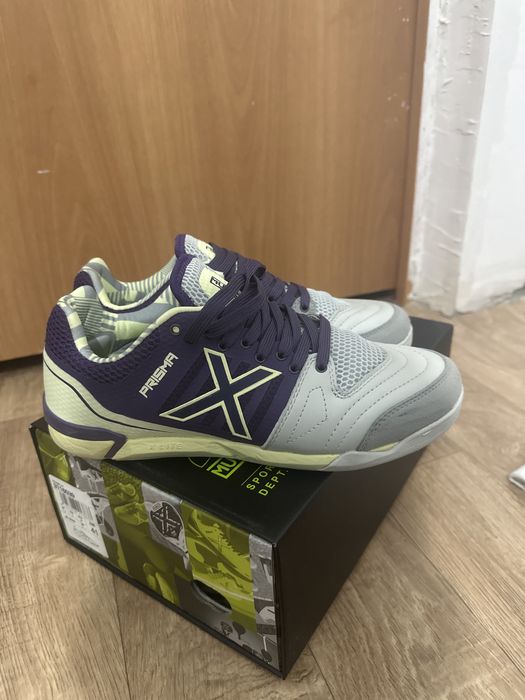 Футбольный кроссовка залник