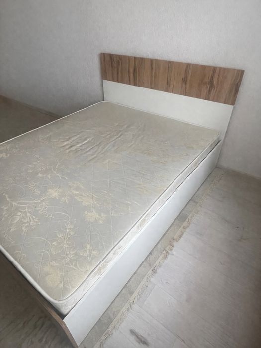 Продается кровать почти новый