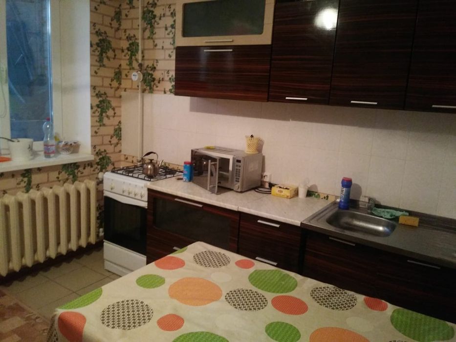 Сдается 1 комн кв в 10 мкр.