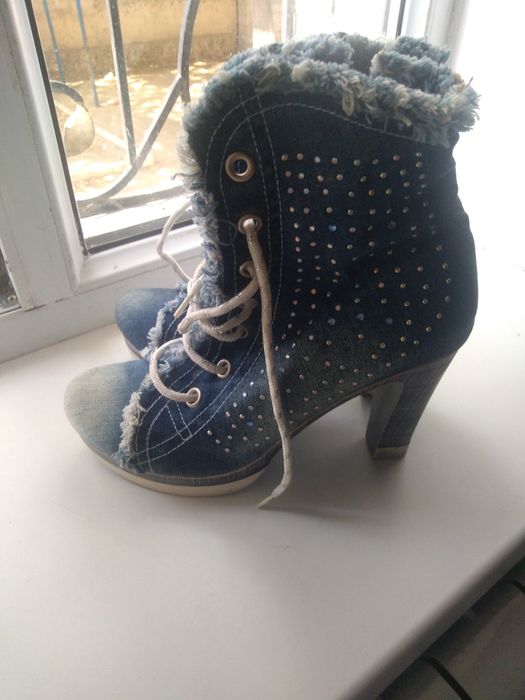 Ботинки из джинсы