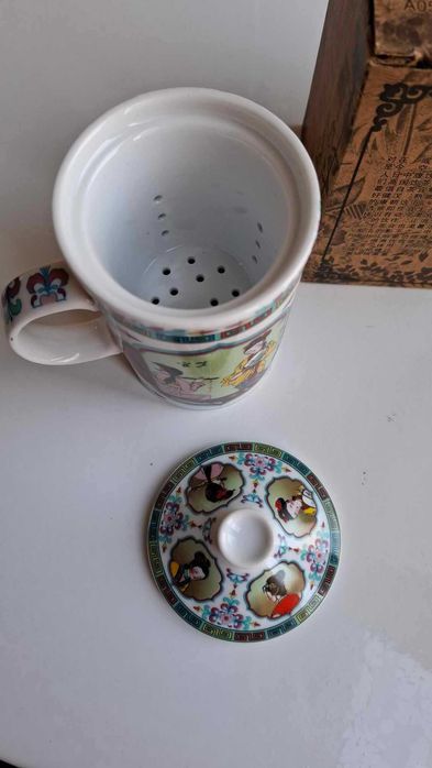 Японска чаша за чай с цедка и капак