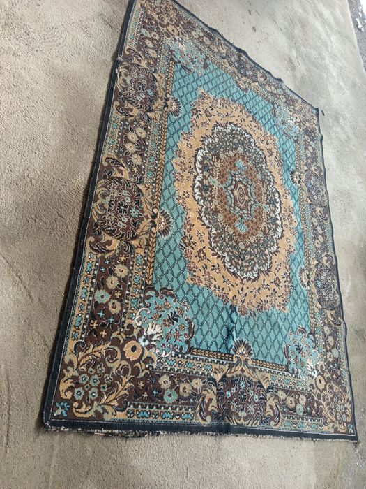 Продам коврик размер 2 на 3 .