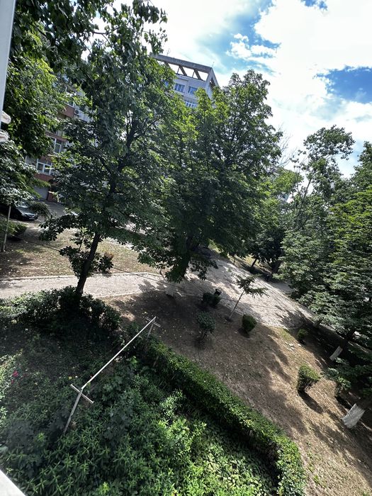 Vand apartament 2 camere semidecomandat zona spitalul mare tomis 2