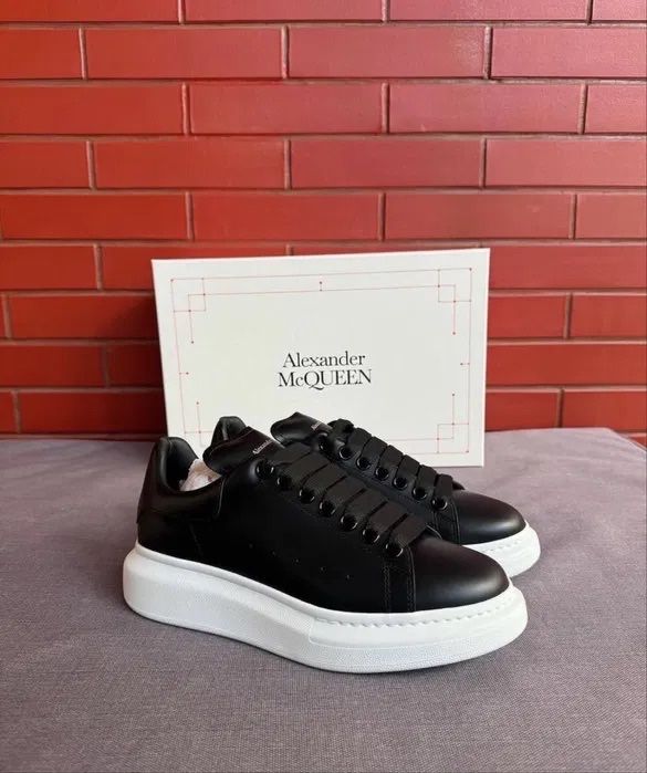 Adidasi Alexander Mcqueen negri albi piele naturala