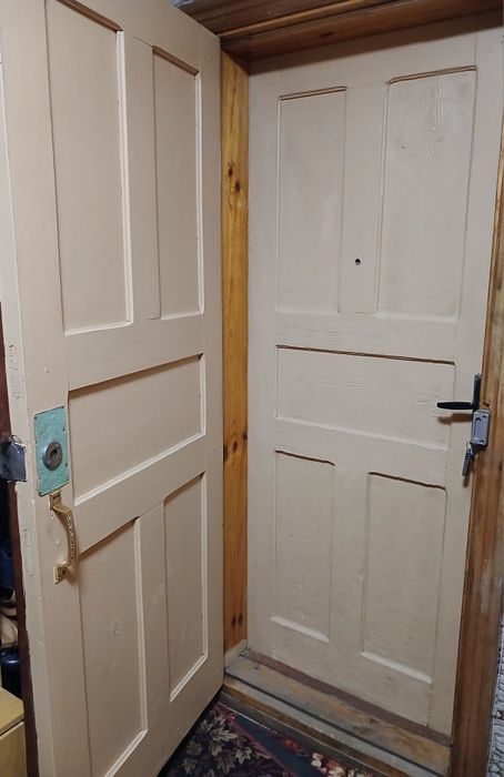 Продам 2 входных двери.