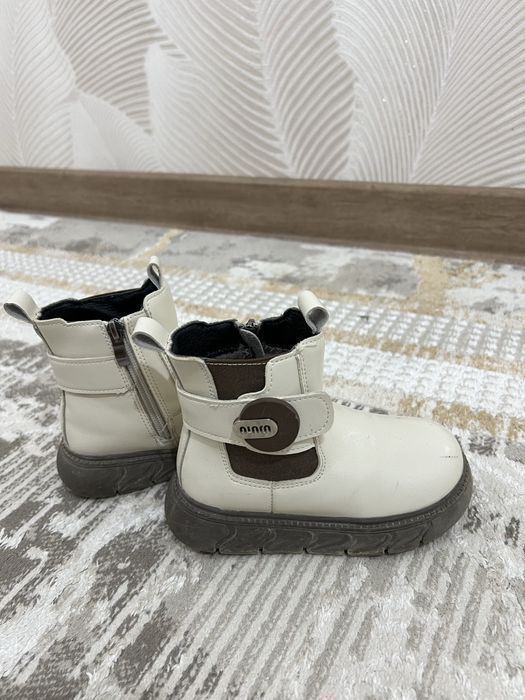 Қыз баланың қыстық етігі сатылады