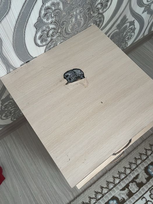 Прикроватная тумбочка