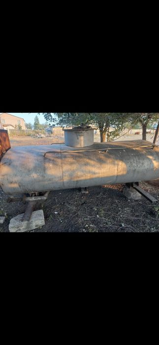 Продам Цистерну под дизельное топливо 4 куба или обмен предл .варианты