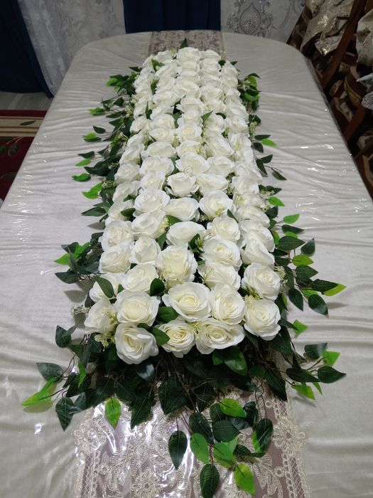 Suniy gullar va daraxtlar.