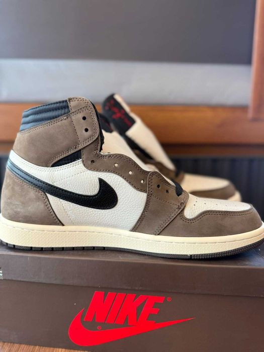 Jordan 1 High "TRAVIS SCOTT" 47.5 EUR + Кутия + Връзки