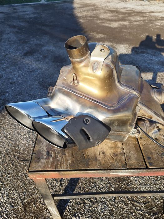 Продавам оригинален ауспух за Ducati 572.4.046.1A