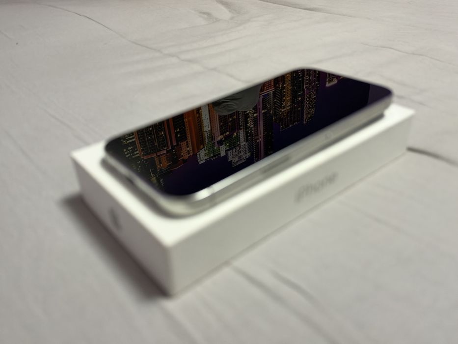 Iphone 16 Pro 128 GB White - като нов.