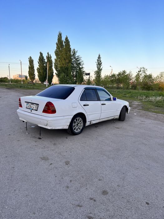 Мерс с 180 на ходу