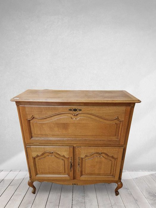 Шкаф барче от висококачествен дъбов масив в стил "ЛУИ XV"