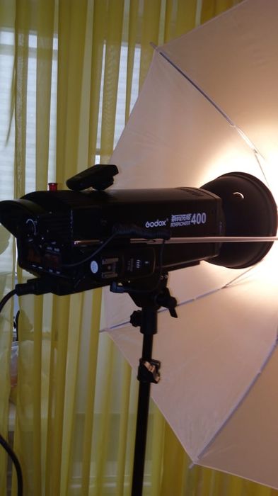 Продам студийную вспышку Godox. Софтбокс.