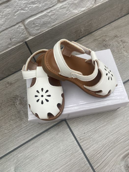 Летни сандалки за момиче 20 размер