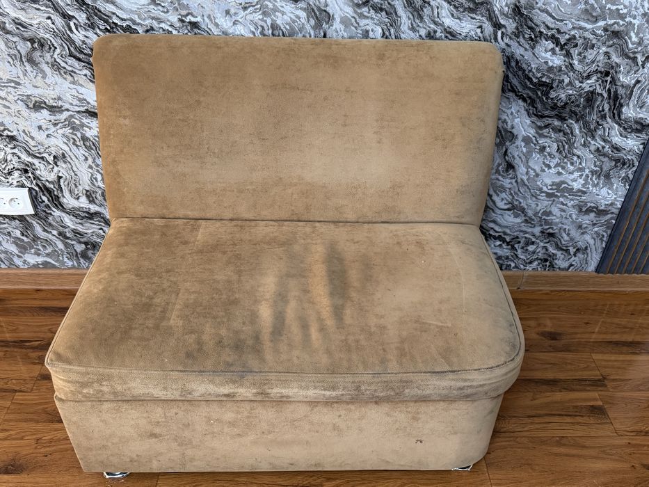 Уступка есть. Продаётся кухонный уголок, пуфики, стол, стулья и диван