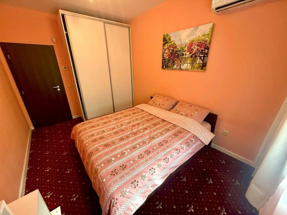 Тристаен апартамент с двор, в луксозен комплекс в Студенски Град