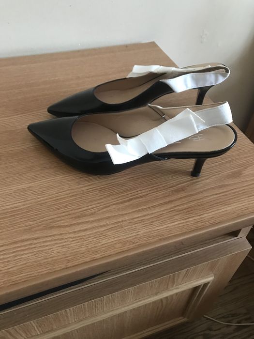 Pantofi din piele lacuita