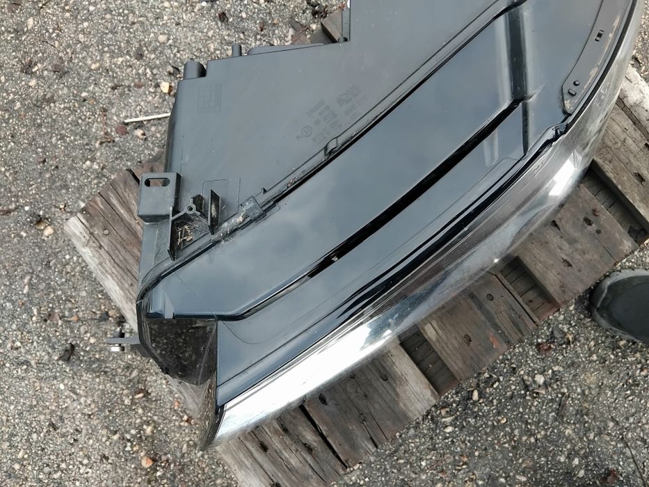 Оригинален Full LED фар за VW Tiguan (след 2016) – Ляв (5NB941035B)
​Описание:
Продавам оригинален преден ляв фар (от страната на водача) з