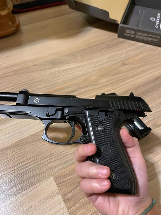 URGENT Vand pistol cybergun pt 99, 92