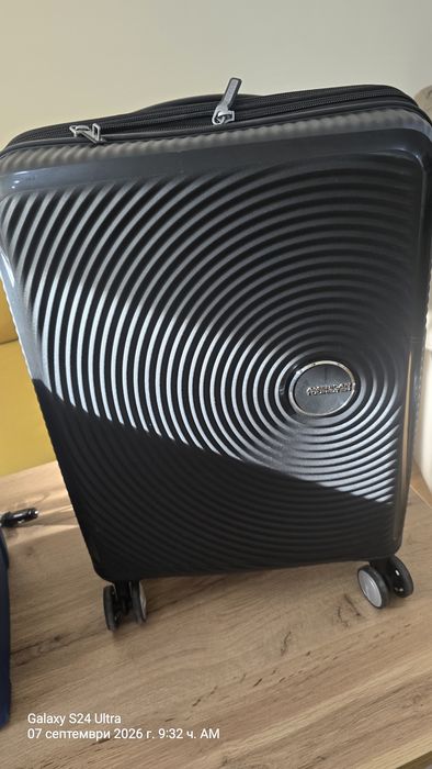 твърд куфар American Tourister Soundbox