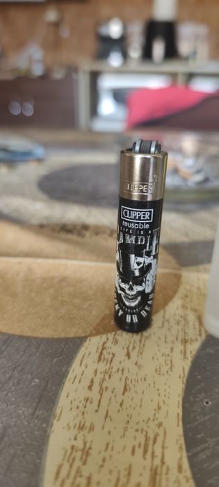 Колекция от 37 оригинални запалки Clipper + подарък дисплей (поставка)