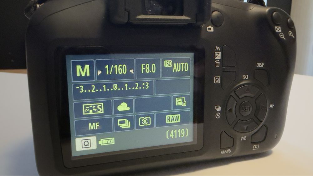 Canon 4000D + обектив 18-55mm | Почти нов | В гаранция