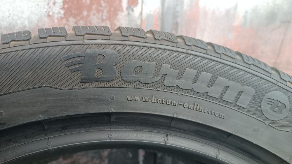 245/45/18 Barum .