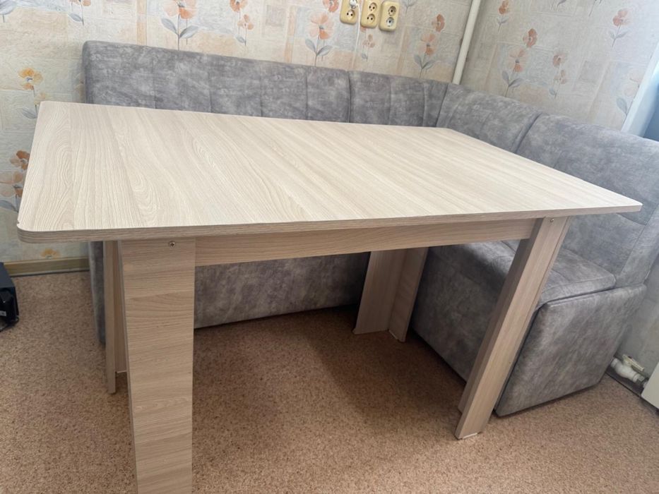 Продам стол кухонный