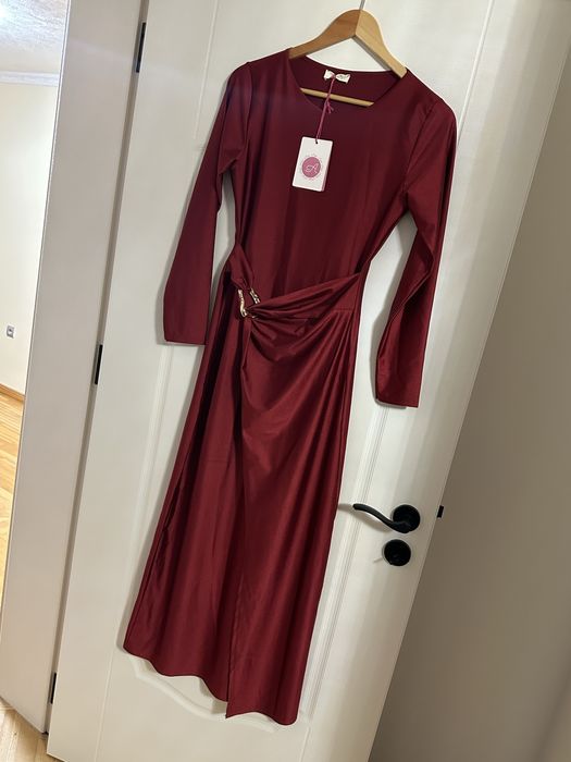 Рокля  в червен цвят