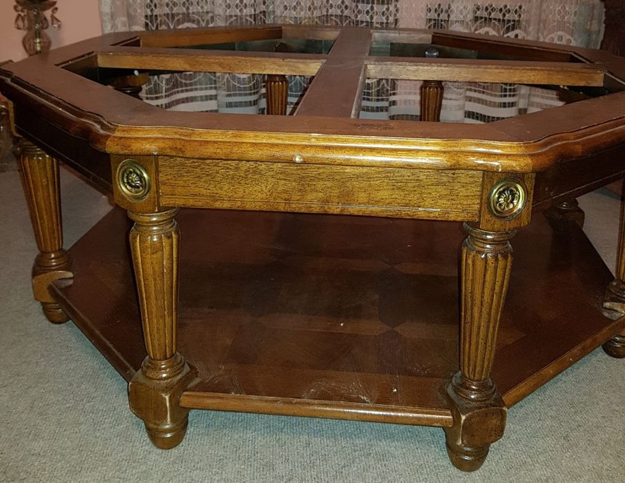 Masă octogonală  pentru cameră de zi