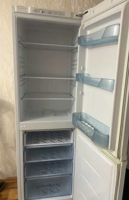 Холодильник Бирюса