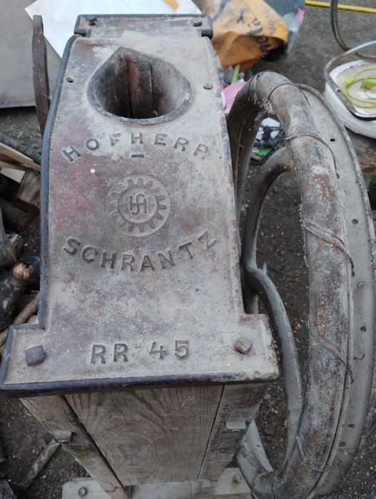 Vând desfăcător porumb antic!