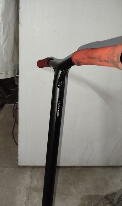 Продам самокат парк лёгкий весит 2500 грам