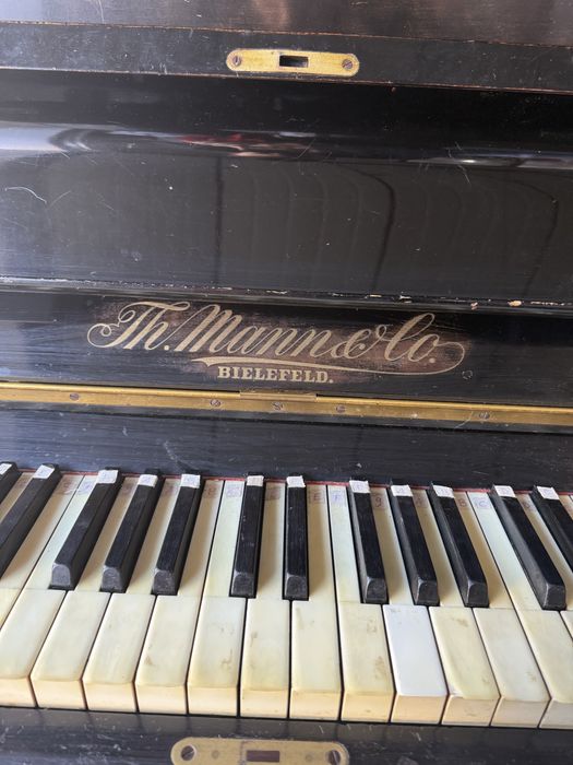 Pianină foarte veche