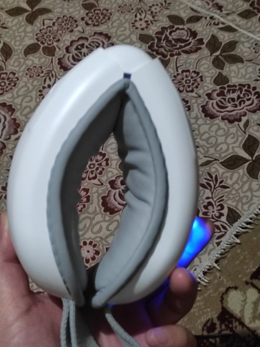 Массажёр для глаз.