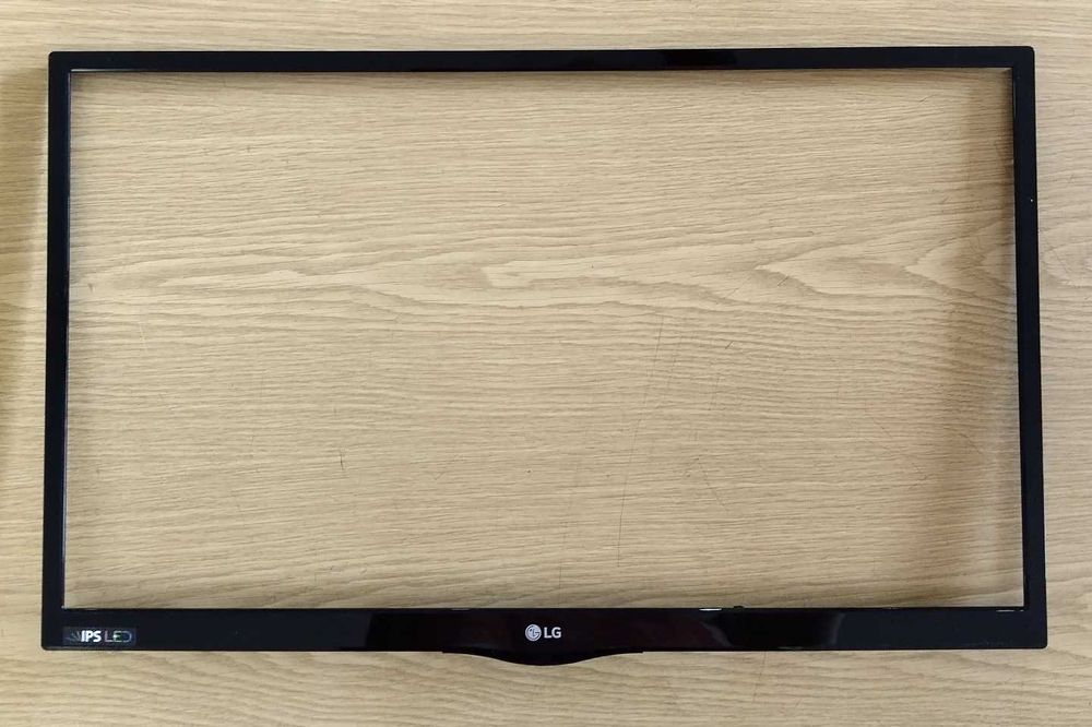 Продавам корпус (заден капак и предна рамка) от LG 24MT58DF-PZ