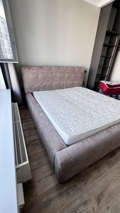 Кравать продается вместе с матрасом