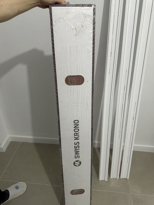 Дверь с ручками, ламинат новый упаковка