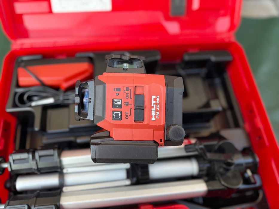 Hilti PM 30-MG лазерен нивелир + батерия 5.5Ah + статив PMA 20